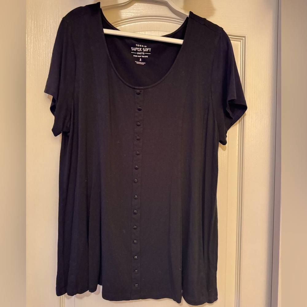Button detail scoop neck shirt